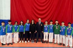 Okul Sporları Kocaeli Karate Şampiyonasına katılan Çayırova Belediyesi karate takımı,