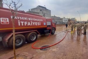 Kayseri Büyükşehir Belediyesi Başkanı Dr. Memduh Büyükkılıç’ın sel felaketi yaşayan