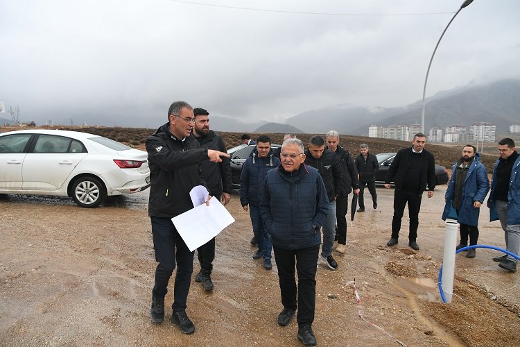 Kayseri Büyükşehir Belediye Başkanı Dr. Memduh Büyükkılıç, Kahramanmaraş’ın Elbistan ilçesine