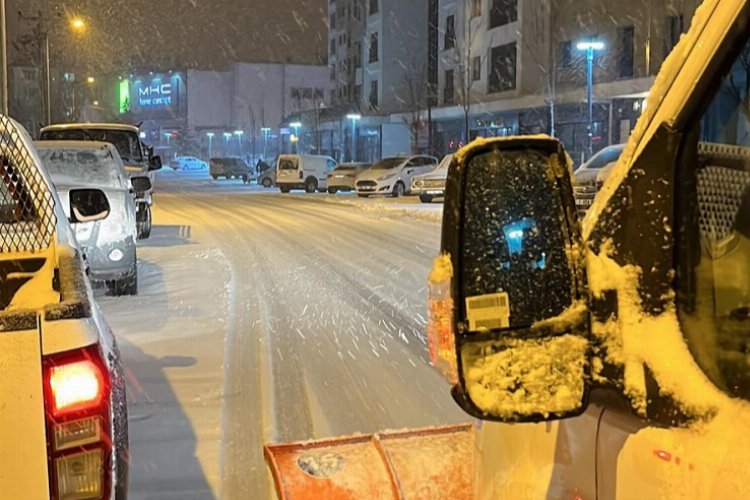 Nevşehir Belediyesi yoğun kar yağışı ile birlikte karla mücadele çalışmalarını