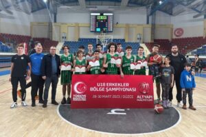 Sakarya Büyükşehir Belediyesi U18 Takımı Düzce’de düzenlenen U18 Erkekler Basketbol