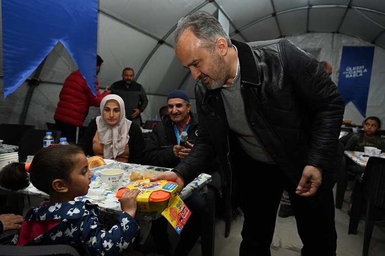 Bursa Büyükşehir Belediyesi, Bursalı hayırseverlerin de katkılarıyla Hatay’da 3 ayrı