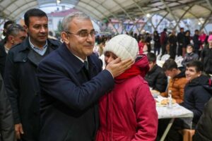 Kütahya Belediye Başkanı Prof. Dr. Alim Işık, iftar programları kapsamında