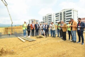 Bursa’nın Yenişehir ilçesine gençlerin ve çocukların Belediye Başkanı Davut Aydın’dan