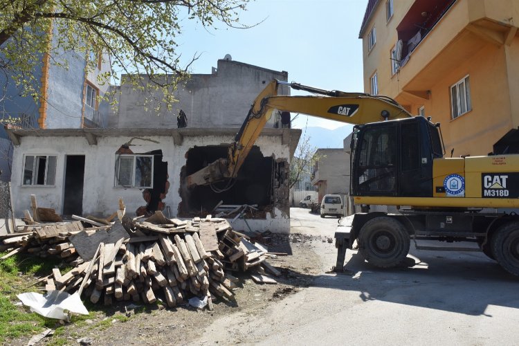 Bursa’nın Yıldırım ilçesinde kaçak ve plansız yapılaşmayla mücadelesini aralıksız sürdüren