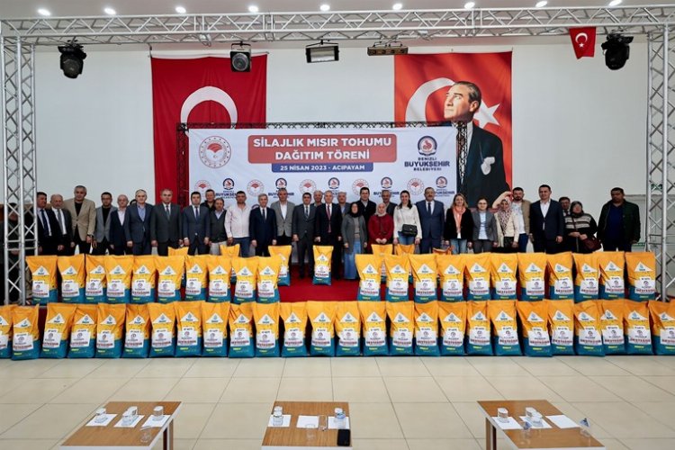 Denizli’de kırsala verdiği desteklerle üreticilerin yüzünü güldürmeyi sürdüren Büyükşehir Belediyesi,