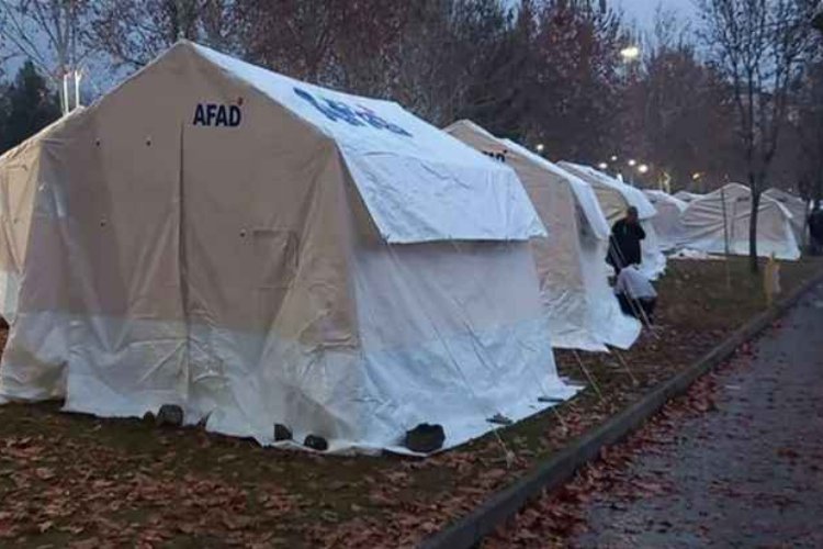 Diyarbakır’da oluşturulan konteyner kentte yedek olarak bulundurulan 942 çadır olası