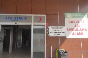 Diyarbakır’da akşam saatlerinde kendi aralarında gülüştükleri için iki hemşirenin darp