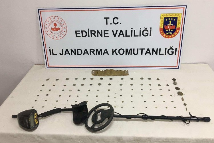 Edirne İl Jandarma Komutanlığı ekipleri, kaçakçılıkla mücadele kapsamında yaptıkları operasyonda