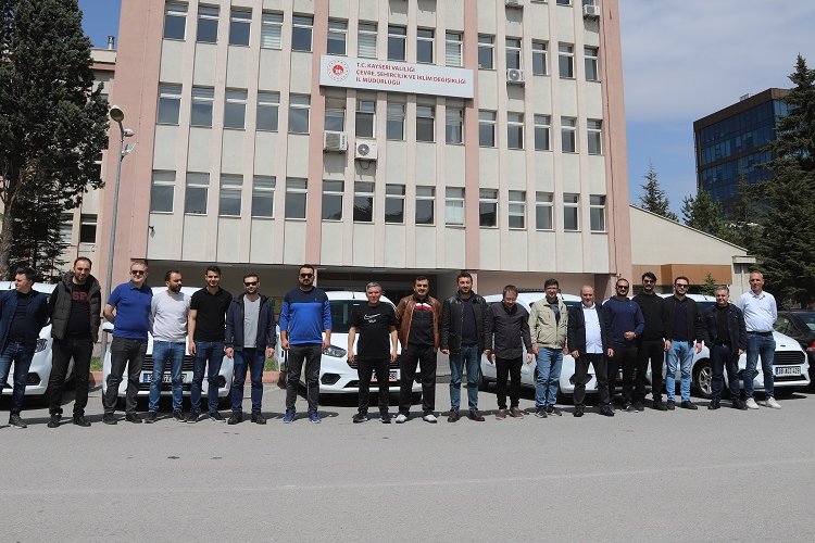 Kayseri Büyükşehir Belediyesi, depremden etkilenen şehirlerden Adana’da hasar tespit çalışmaları