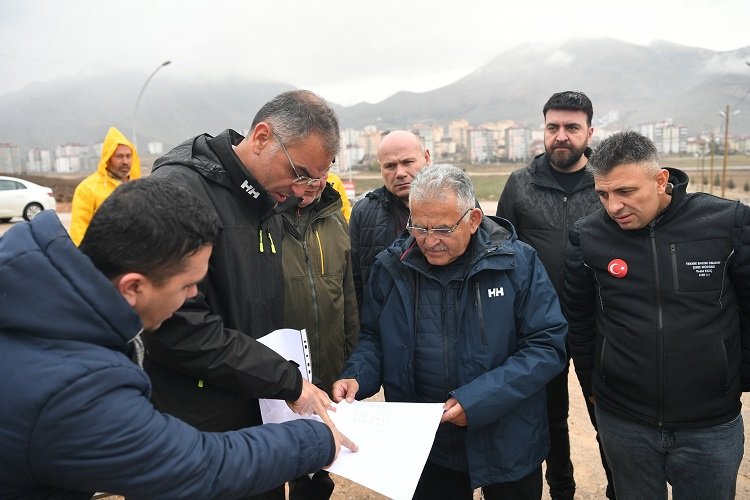 Kayseri Büyükşehir Belediye Başkanı Dr. Memduh Büyükkılıç, depremin ilk gününden