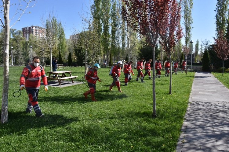 Kış döneminde başarılı bir ilaçlama çalışması yapan Kayseri’nin Kocasinan Belediyesi,