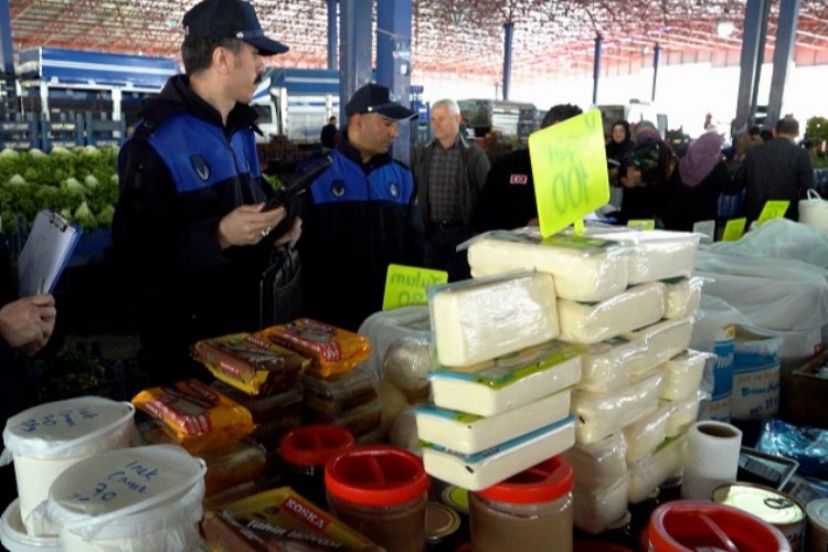 Kayseri’nin Melikgazi Belediyesi zabıta ekipleri, marketlerde ve pazar yerlerinde Ramazan