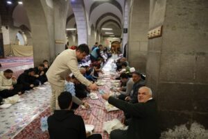 Kayseri’nin Melikgazi Belediyesi Kadir Gecesi dolayısıyla Hunat Camii’nde düzenlediği programda