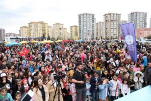 Kayseri’nin Talas Belediyesi, iki bayramın bir arada yaşandığı 23 Nisan