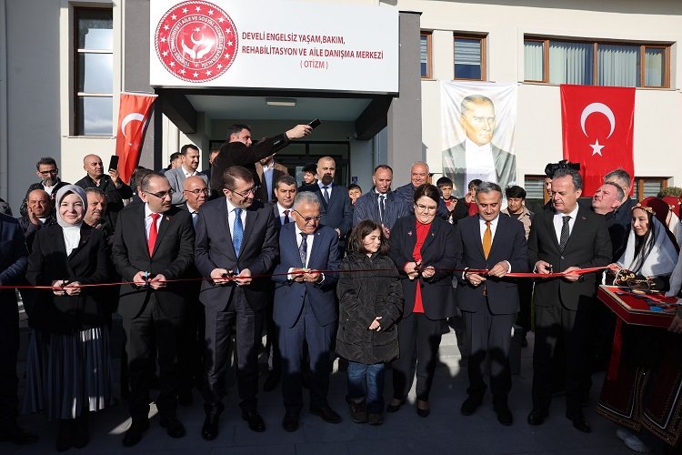 Aile ve Sosyal Hizmetler Bakanı Derya Yanık, Kayseri Büyükşehir Belediye