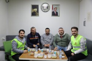 Kocaeli Büyükşehir, taksici esnafına iftarlık yemek dağıtımına Körfez, Kartepe ve