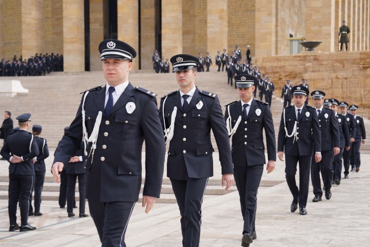 Türk Polis Teşkilatı’nın 178’inci kuruluş yıldönümü dolayısıyla teşkilat üyeleri Ata’nın