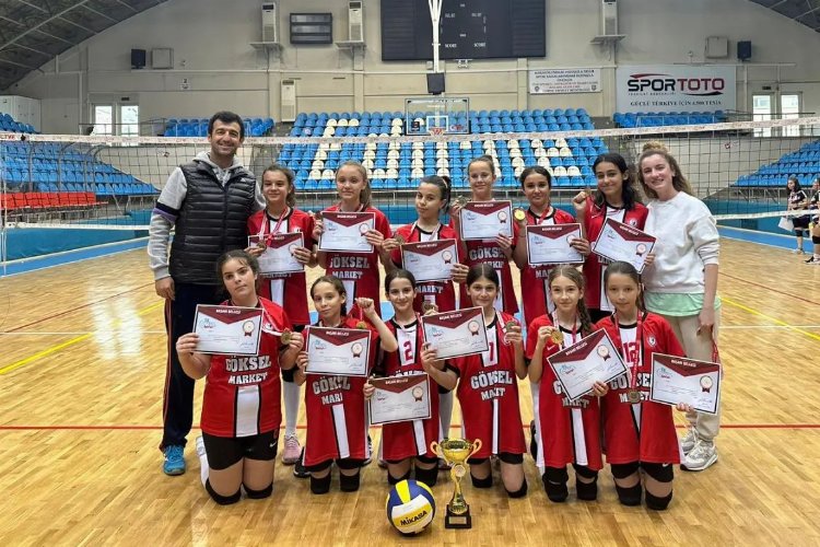 Edirne’de oynanan voleybol karşılaşmasında rakibi İpsala Atatürk Ortaokulu’na 2-1 yenilen