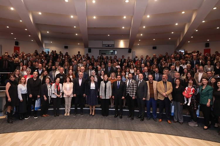 Dokuz Eylül Üniversitesi’nde (DEÜ) Doçentlik kadrosuna ataması yapılan 255 akademisyene