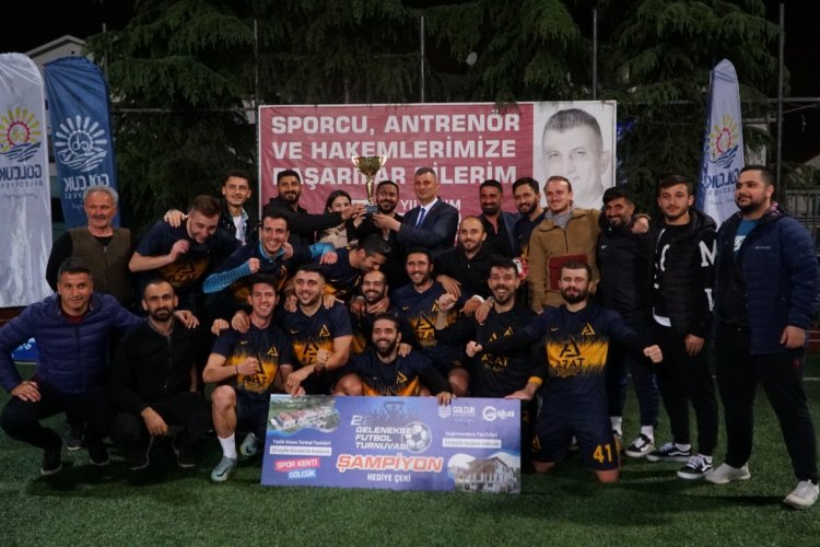 Gölcük Belediyesi 22. Geleneksel Futbol Şöleni’nde Körfez Arena’yı 3-0 yenen