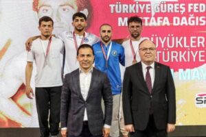 Kocaeli Büyükşehir Belediye Kağıtspor’un altyapısından yetişen başarılı güreşçiler Türkiye Şampiyonasından