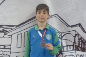 Çayırova Belediyesi Eğitim Spor Kulübü (ÇESK) karate takımı sporcularından Ahmet