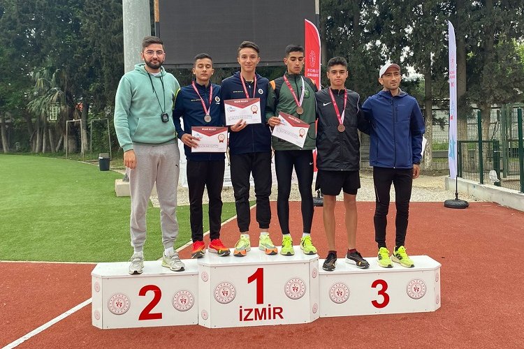 Nevşehir Belediyesi Gençlik ve Spor Kulübü sporcuları, İzmir’de yapılan Gençler