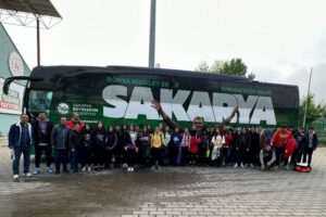 Sakarya Büyükşehir Belediyesi atletizm sporcuları, Bursa’da gerçekleştirilen U16 ve U18