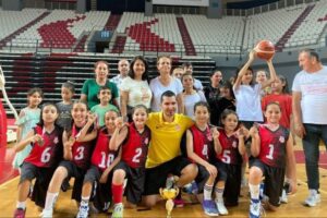 Muratpaşa Belediyespor Basketbol U10 Kız Takımı, sezonu Antalya 2’ncsi olarak