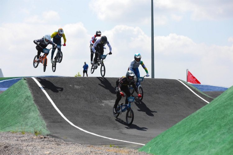 Sakarya Büyükşehir Belediyesi’nin düzenlediği Sakarya Bike Fest’in son yarışı olan