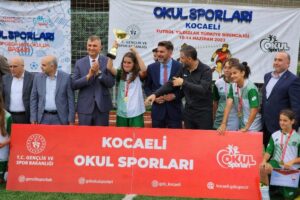 Kocaeli’nde yapılan “Futbol Yıldızlar Türkiye Birinciliği” müsabakalarında İzmir ekibini yenerek