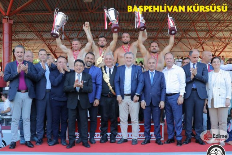 Edirne’de gerçekleştirilen 662.Tarihi Kırkpınar Güreşleri’nde tüm branşlarda kürsüye çıkan güreşçiler