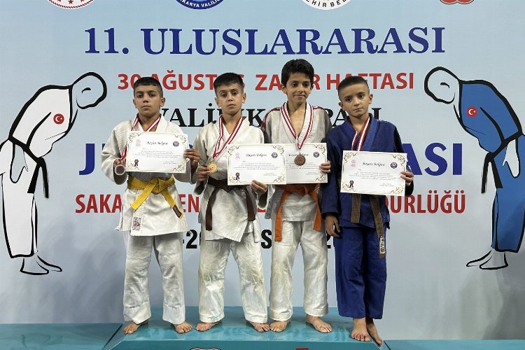 Manisa Büyükşehir Belediyespor Judo takımı, Sakarya’da düzenlenen 30 Ağustos Zafer