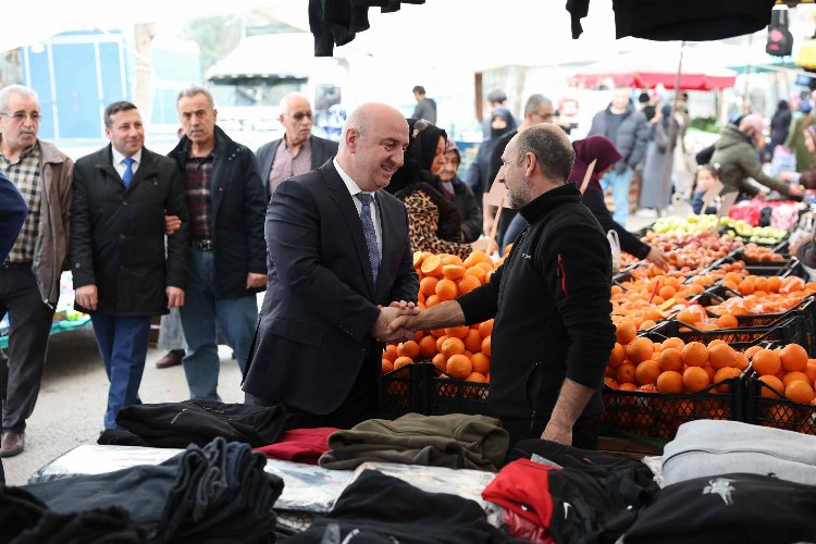 Darıca Belediye Başkanı Muzaffer Bıyık, Bağlarbaşı Mahallesi’nde semt pazarını ziyaret