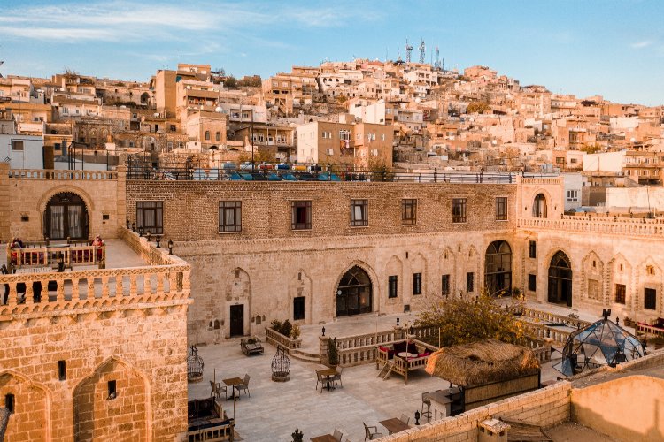 Binlerce yıllık tarihi ile açık hava müzesi konumunda olan Mardin’in