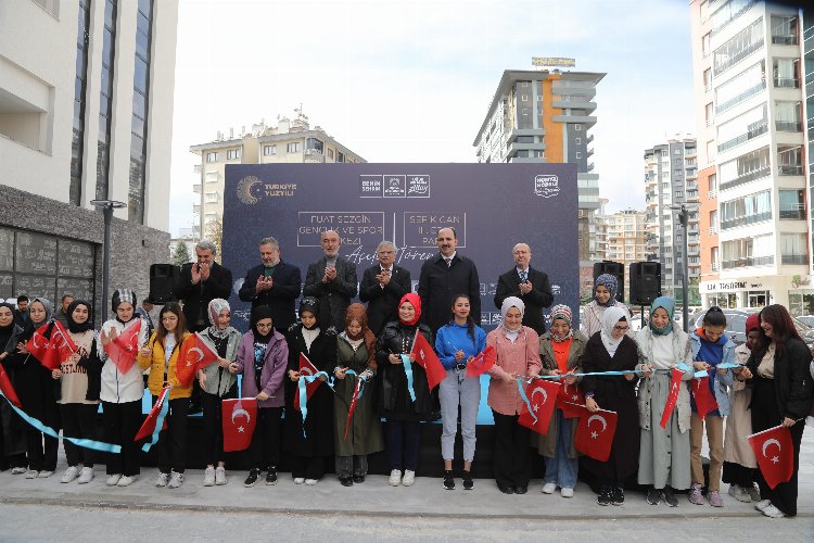 Konya Büyükşehir Belediye Başkanı Uğur İbrahim Altay, Büyükşehir Belediyesi tarafından