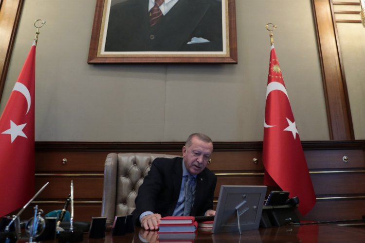 Cumhurbaşkanı Recep Tayyip Erdoğan, seçim çalışması sırasında darbedilen AK Parti’nin