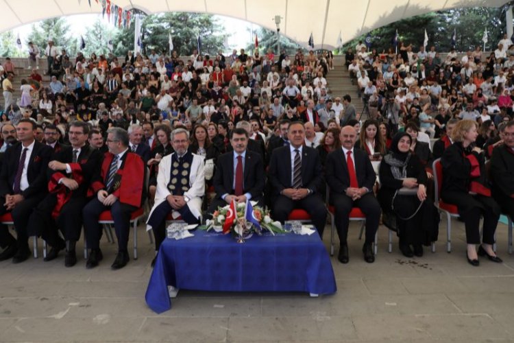 Ankara Üniversitesi, 2023-2024 Akademik Yılını başarıyla tamamlayan lisans ve ön