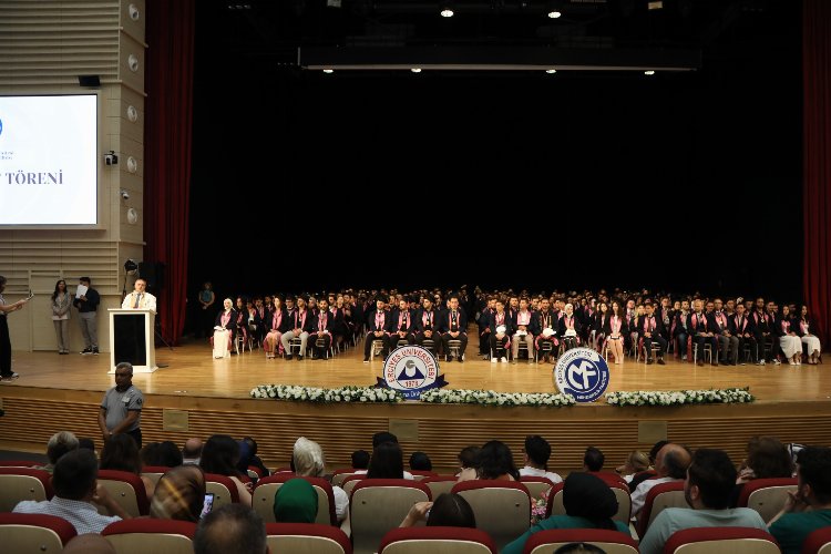 Erciyes Üniversitesi (ERÜ) Mühendislik Fakültesi, 2023-2024 eğitim-öğretim yılı dönem mezunlarını