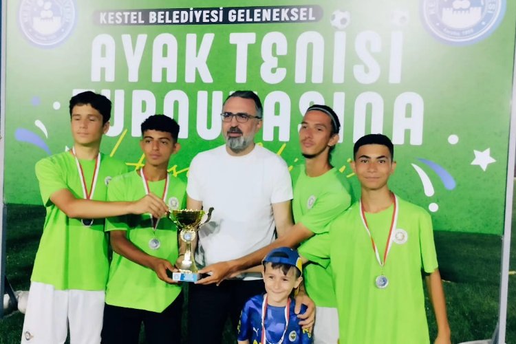 Türkiye’nin popüler sporları arasına girmeye çalışan ayak tenisinde önemli bir