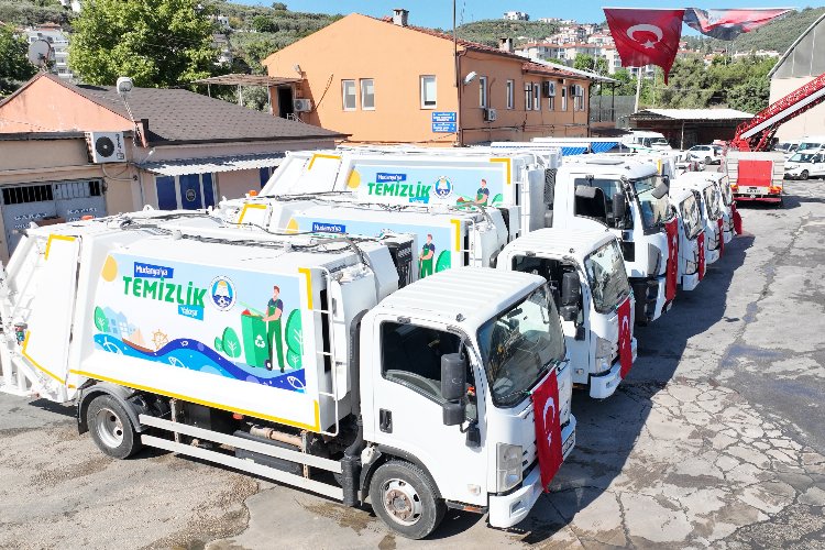 Mudanya Belediyesi yaz aylarının gelmesiyle birlikte temizlik hizmetlerini daha hızlı