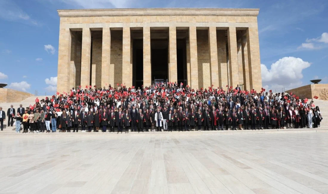 Ankara Üniversitesinde eğitim-öğretim yılı açılışının sembolü haline gelen “Bilim Ateşi”,