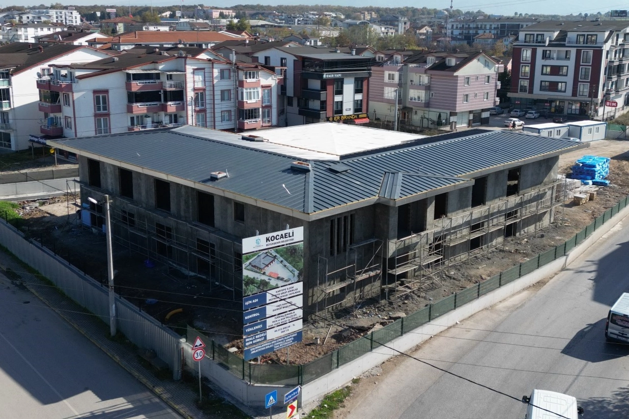 Büyükşehir tarafından Kocaeli İtfaiyesi için yapılan Kartepe müfreze binasında yoğun