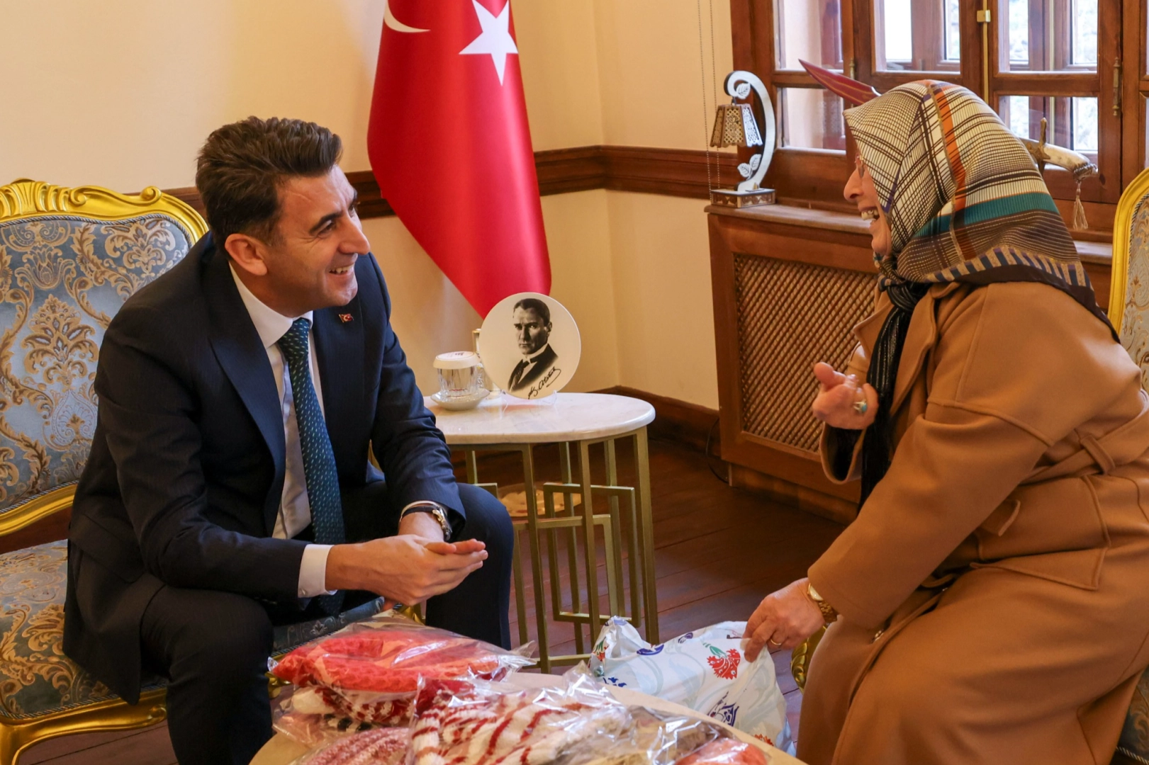 Bilecik Valisi Şefik Aygöl, el emeğiyle birbirinden güzel ürünler üreten