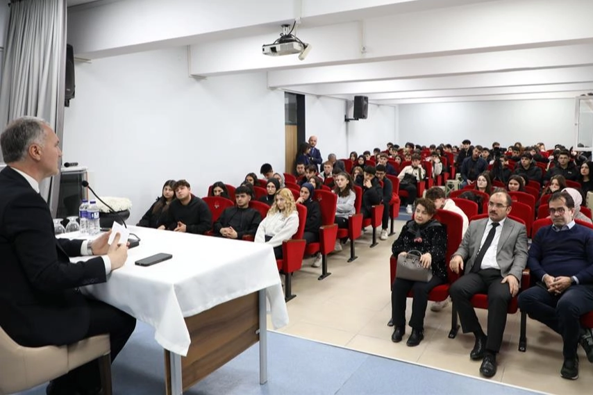 Bursa’da İnegöl Belediye Başkanı Alper Taban, ortak akıl ve gençlerin