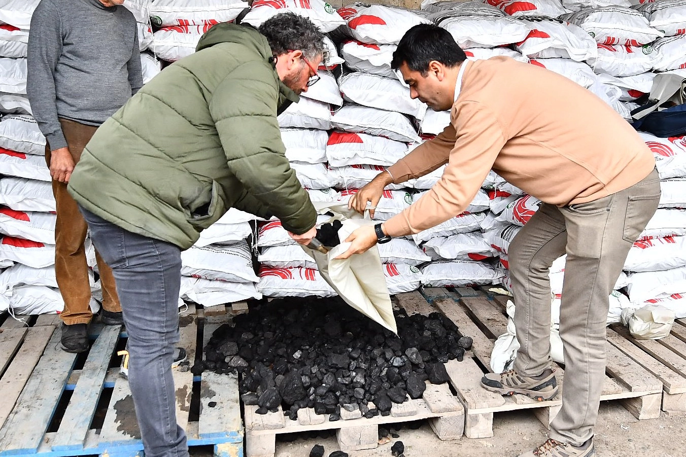 İzmir Büyükşehir Belediyesi, kentin hava kalitesini korumak için kirliliğe neden