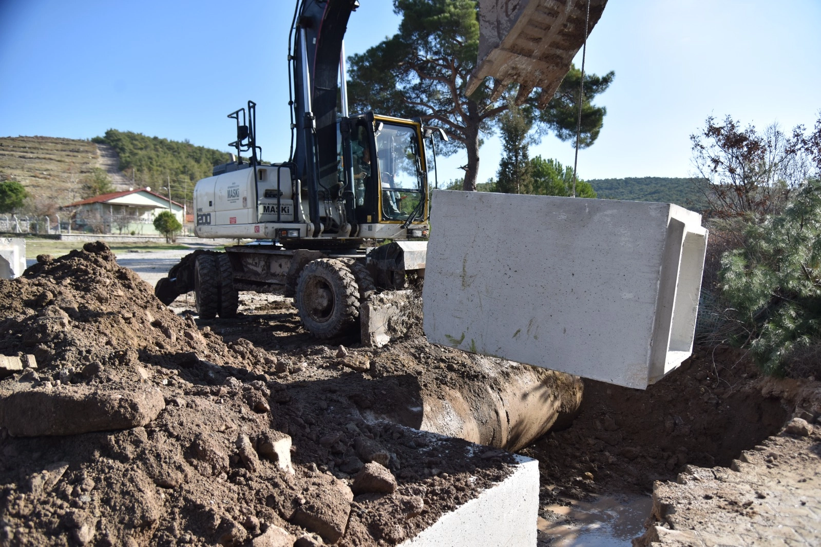 “Temiz Su, Güvenli Altyapı” sloganıyla çalışmalarını aralıksız sürdüren Manisa Büyükşehir