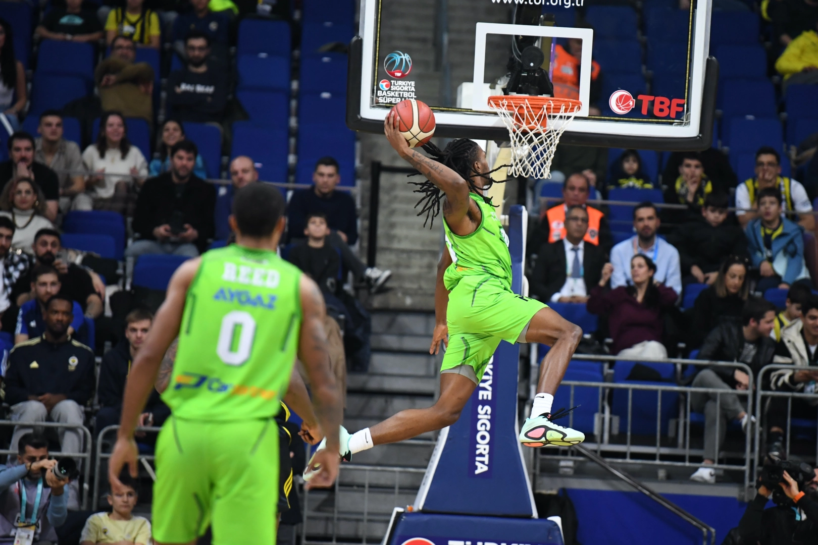 TOFAŞ Basketbol Takımı, deplasmanda Fenerbahçe Beko’ya karşı 15 sayı geriden