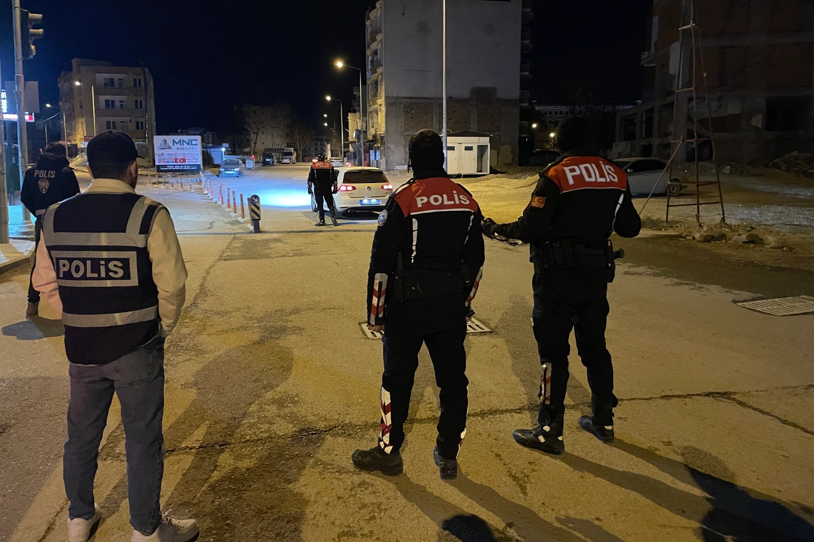 Adıyaman İl Emniyet Müdürlüğü ekipleri, halkın huzur ve güvenliğini sağlamak